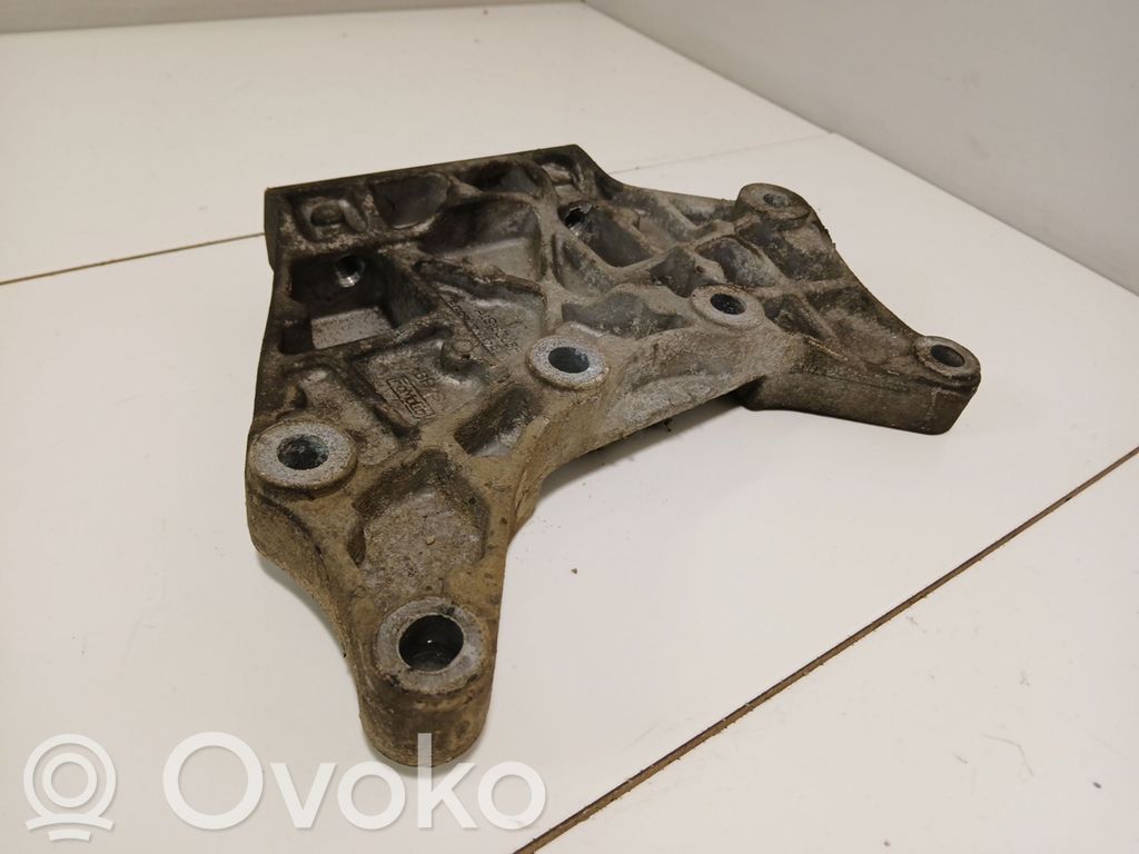 Land Rover Freelander 2 - LR2 Gearbox mounting bracket 