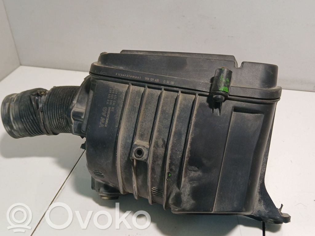 Volkswagen Golf V Cutie filtru aer 