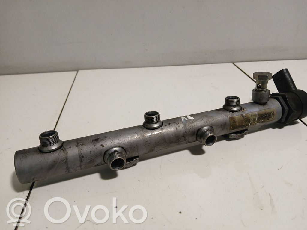 Audi A8 S8 D3 4E Rampă alimentare injectoare 
