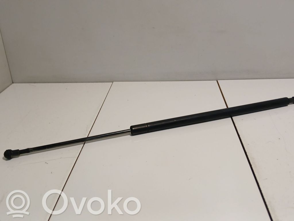 BMW X3 E83 Tailgate/trunk strut/damper 