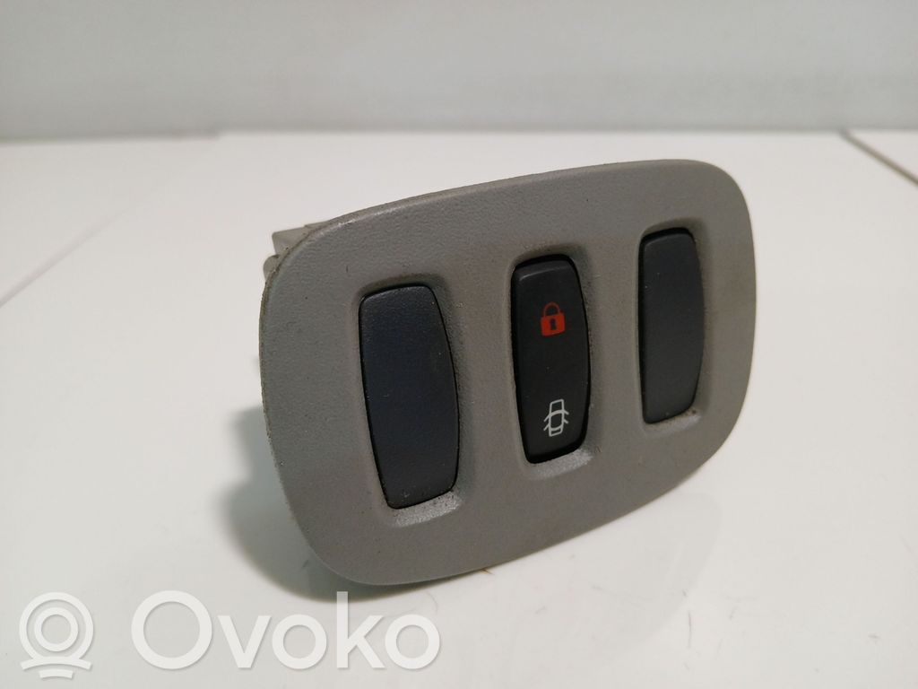Central locking switch button   2648804,252108549R