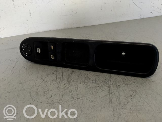 Peugeot 207 Electric window control switch 