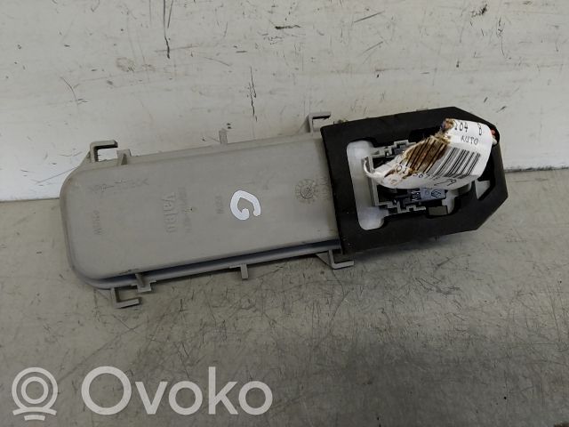 Renault Clio II Takavalon polttimon suojan pidike 