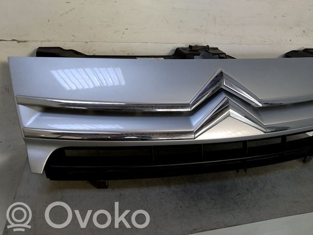 Citroen Jumpy Augšējais režģis 