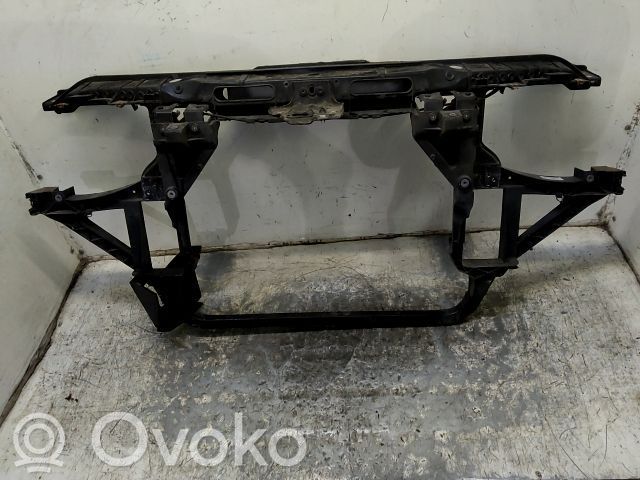 BMW X3 E83 Radiatorių panelė 