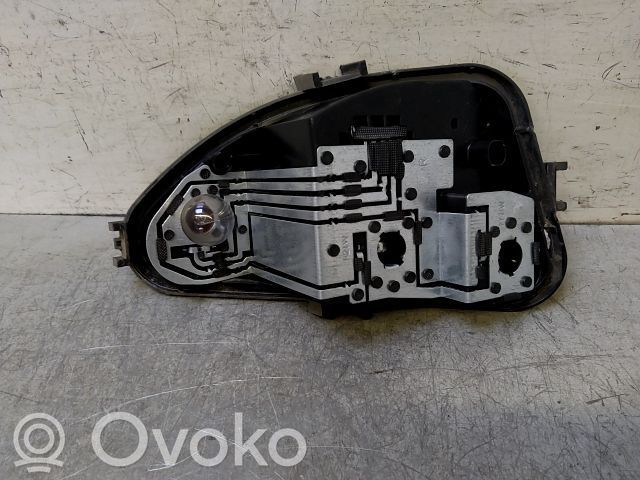 Renault Clio I Cubierta del soporte de la lámpara de la luz trasera 