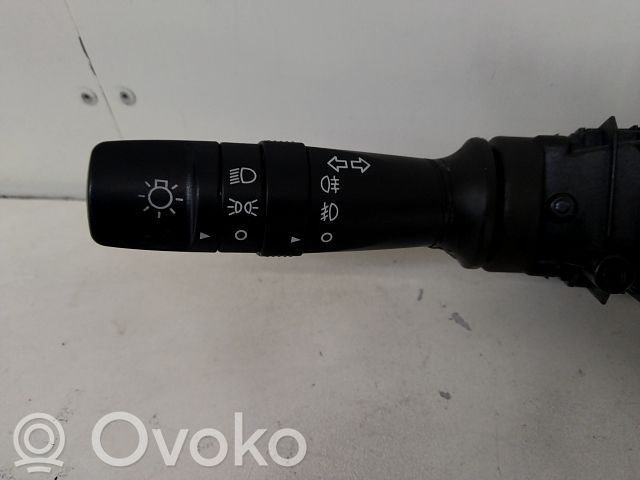 KIA Soul Pyyhkimen/suuntavilkun vipukytkin 