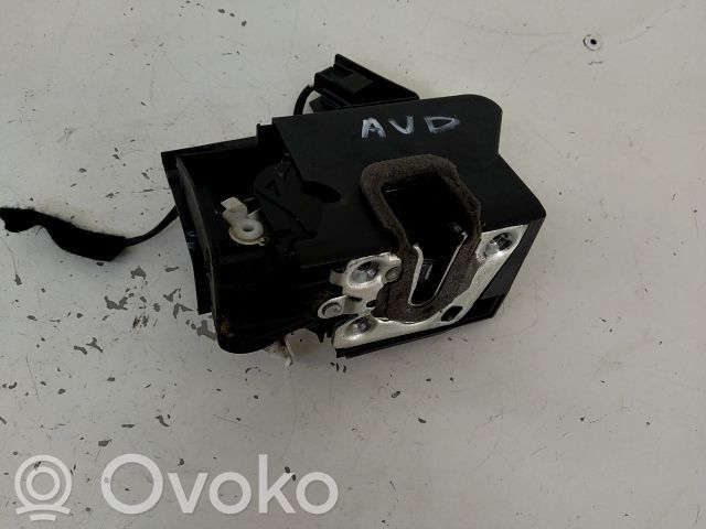 Dacia Sandero Priekšpusē slēdzene 