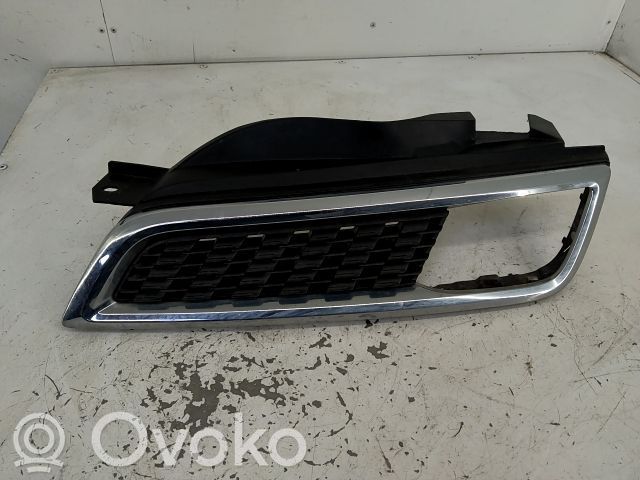 Nissan Micra C+C Etupuskurin alempi jäähdytinsäleikkö 
