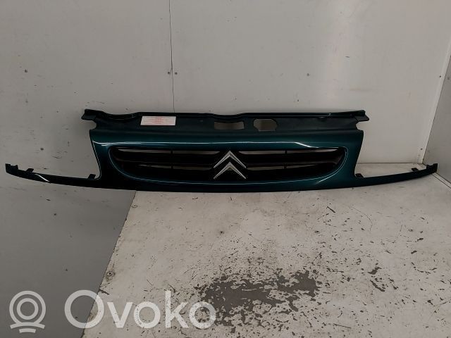 Citroen Saxo Etupuskurin ylempi jäähdytinsäleikkö 
