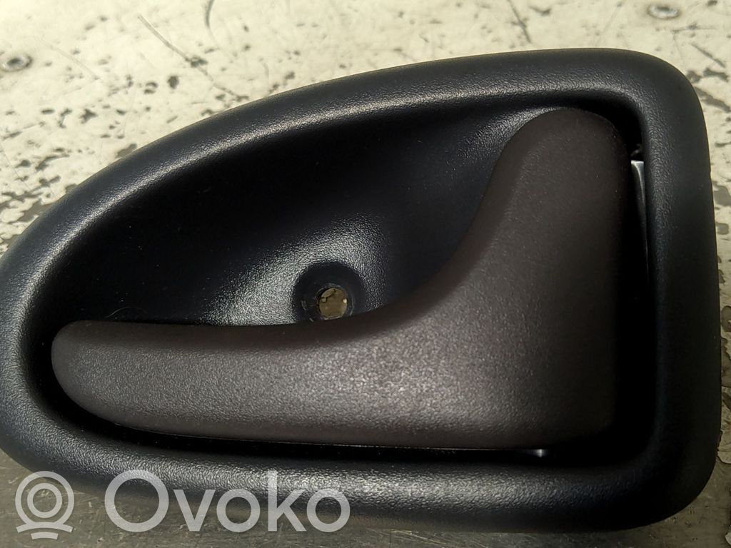 Renault Clio I Manecilla interna puerta trasera 