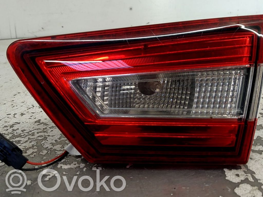 Renault Clio IV Lampy tylnej klapy bagażnika 