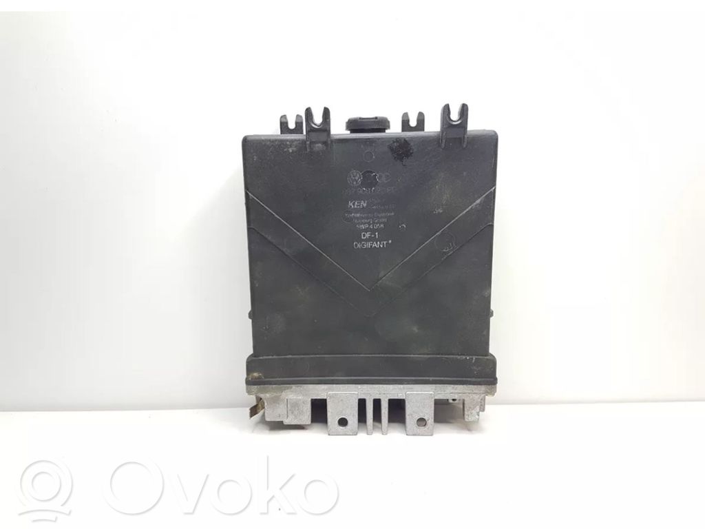 Audi 80 90 B3 Variklio valdymo blokas 
