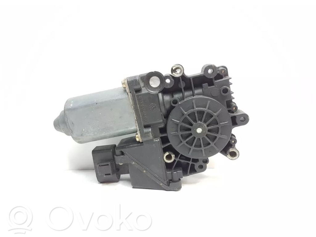 Audi A4 S4 B5 8D Silnik regulatora szyby drzwi przednich 