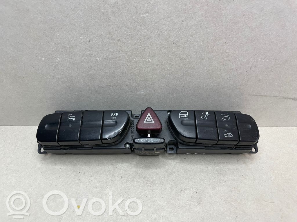 Mercedes-Benz C W203 Przycisk świateł awaryjnych 