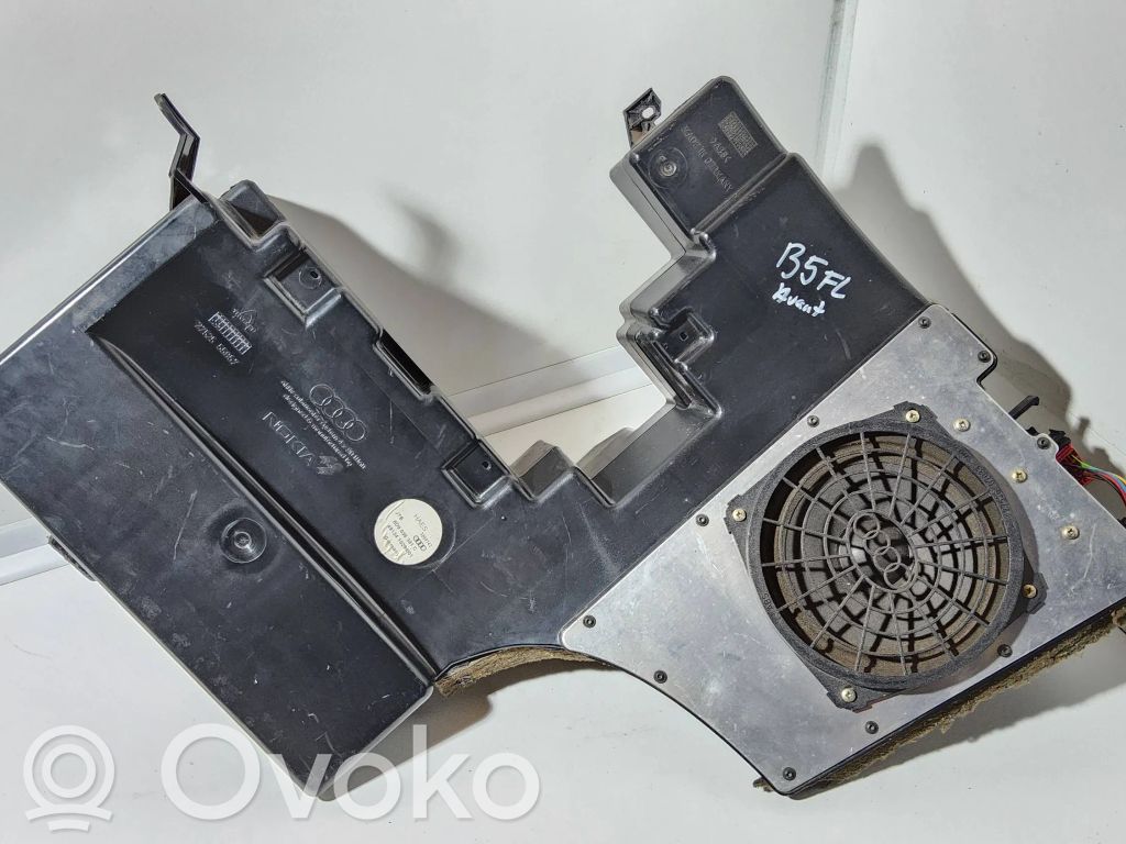 Audi A4 S4 B5 8D Subwoofer 