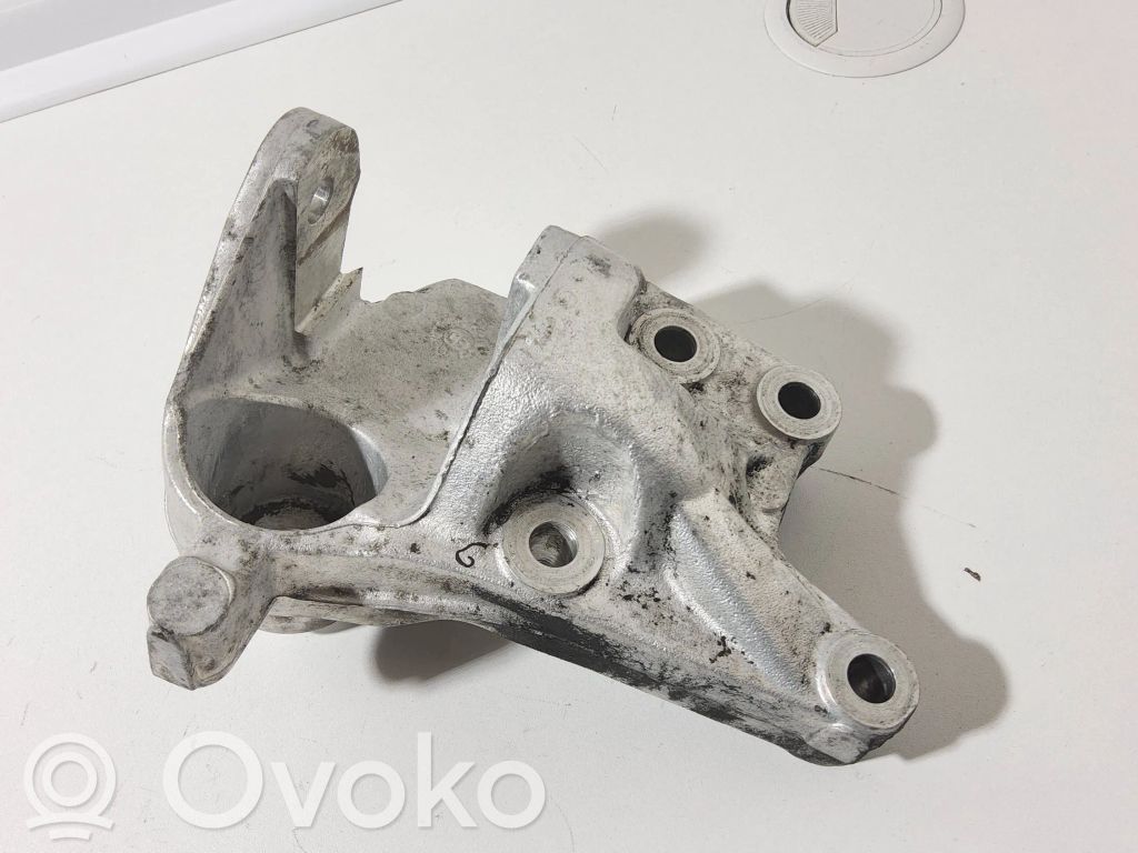 Peugeot 407 Engine mounting bracket 