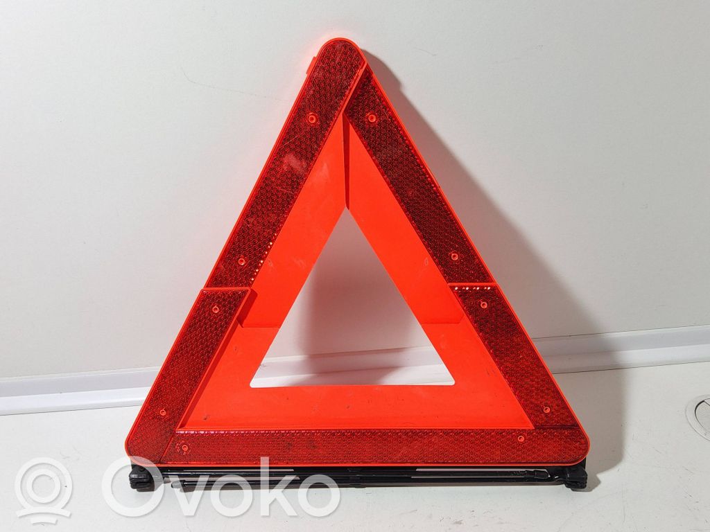 Audi A4 S4 B6 8E 8H Trójkąt ostrzegawczy 