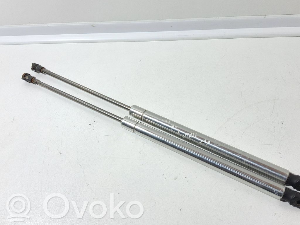 Volkswagen Golf IV Amortyzator klapy tylnej bagażnika 