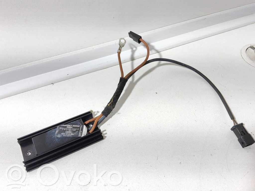 Audi A8 S8 D2 4D Aerial antenna amplifier 