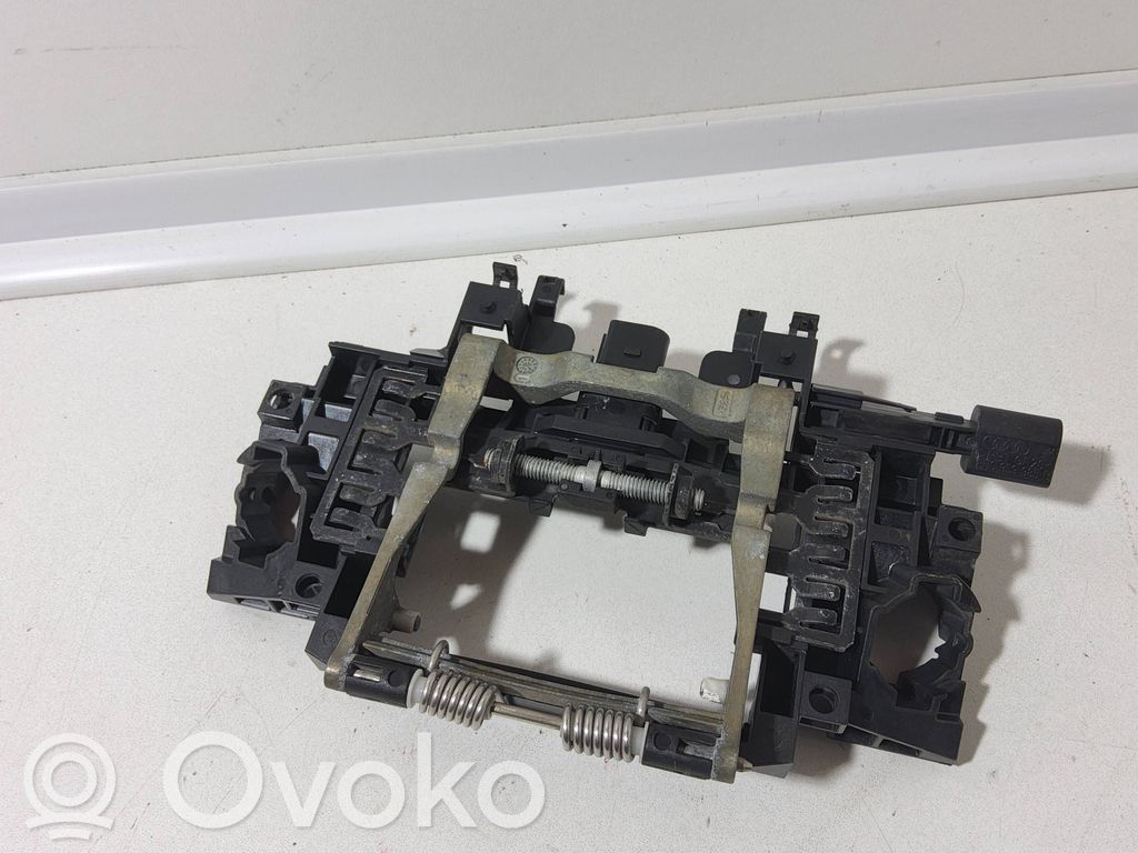 Audi A8 S8 D3 4E Rear door exterior handle/bracket 