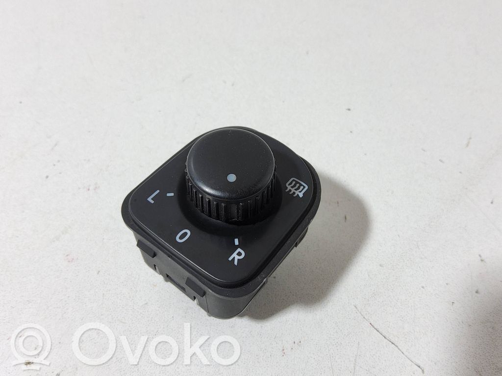 Volkswagen Tiguan Wing mirror switch 