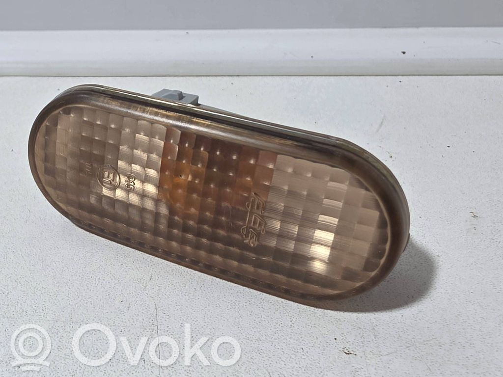 Volkswagen Golf III Seitenblinker 