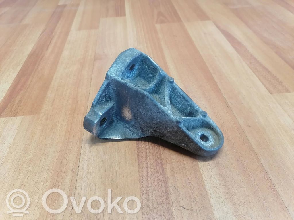 Jaguar XF X250 Engine mounting bracket 