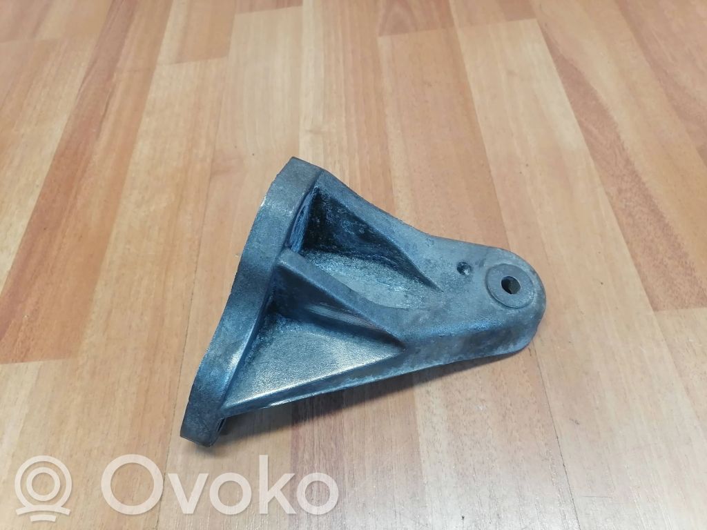 Jaguar XF X250 Engine mounting bracket 