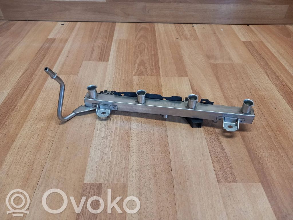 BMW 1 E81 E87 Degvielas maģistrālā caurule 