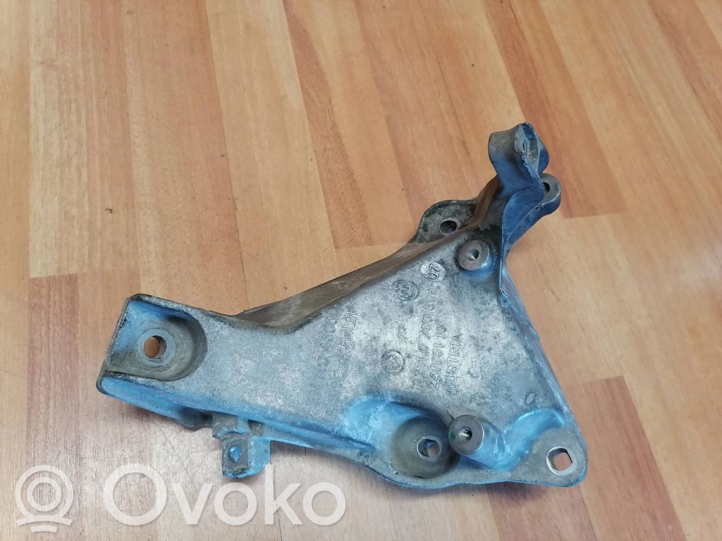BMW 1 E81 E87 Engine mounting bracket 