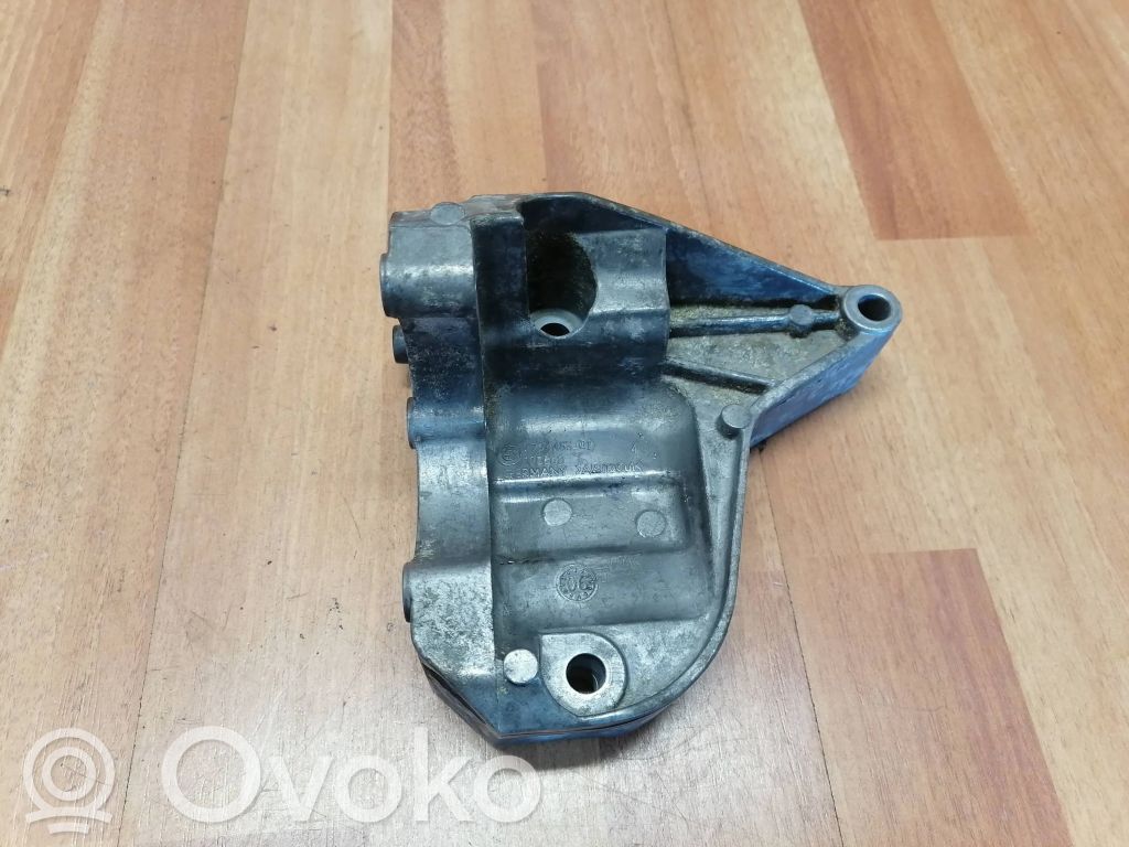 BMW 1 E81 E87 Power steering pump mounting bracket 