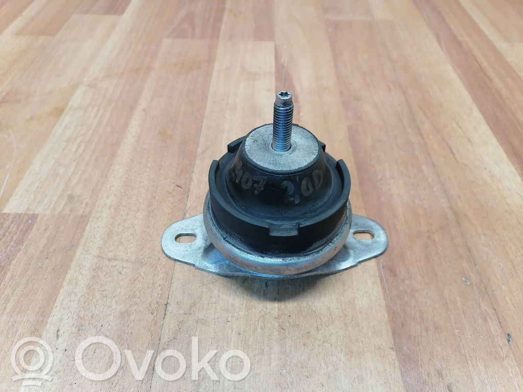 Peugeot 407 Engine mount bracket 