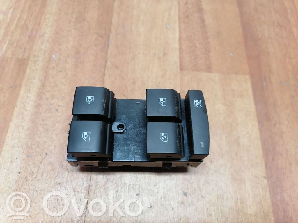 Opel Astra K Electric window control switch 