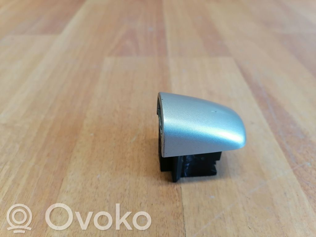 Citroen C4 Grand Picasso Aizmugurē durvju roktura vāciņš 