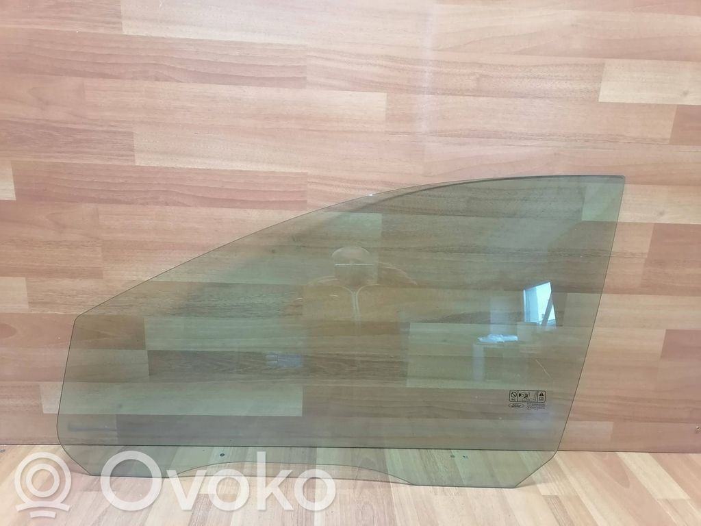 Ford Focus priekšējo durvju stikls (četrdurvju mašīnai) 