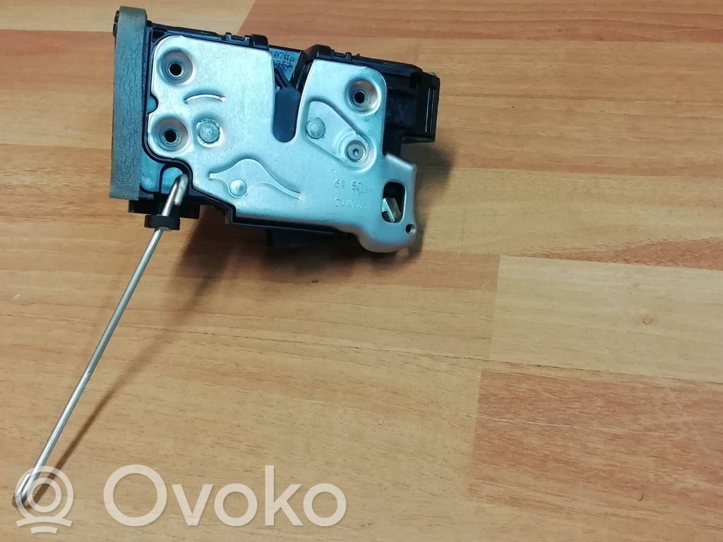 Opel Insignia B Front door lock 