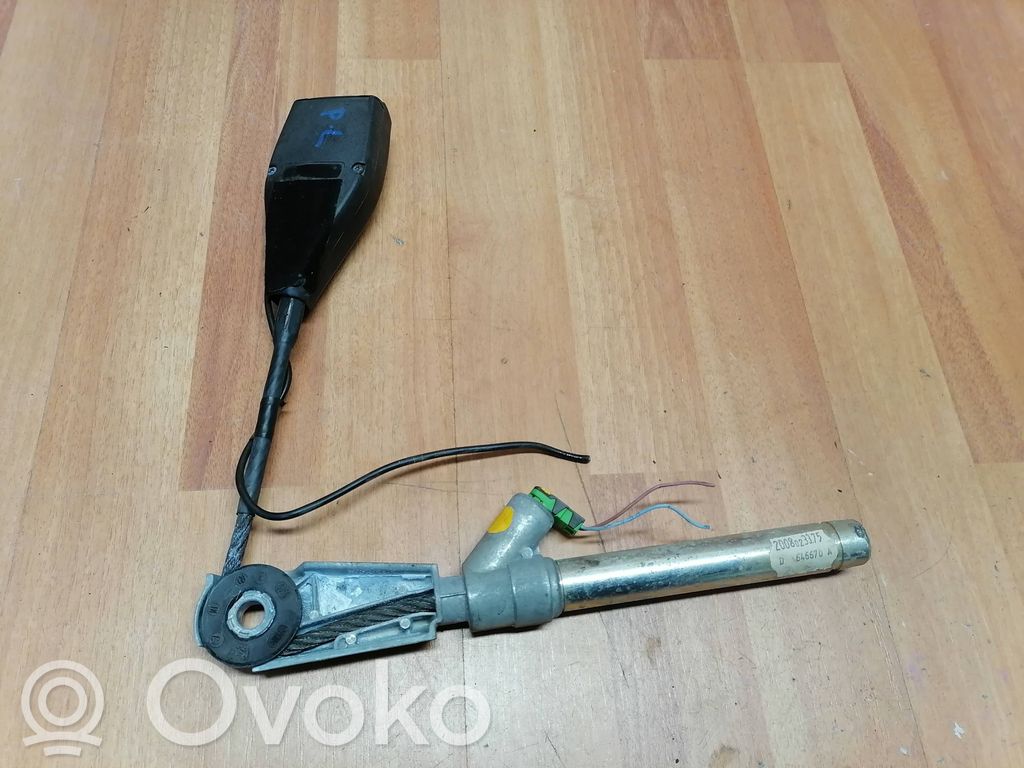 Klamra przedniego pasa bezpieczeństwa   8200646670,8200795680,646670A,646670,795680