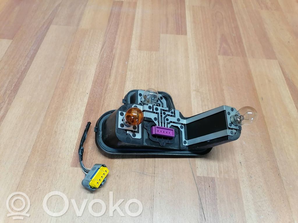 Renault Megane III Takavalon polttimon suojan pidike 