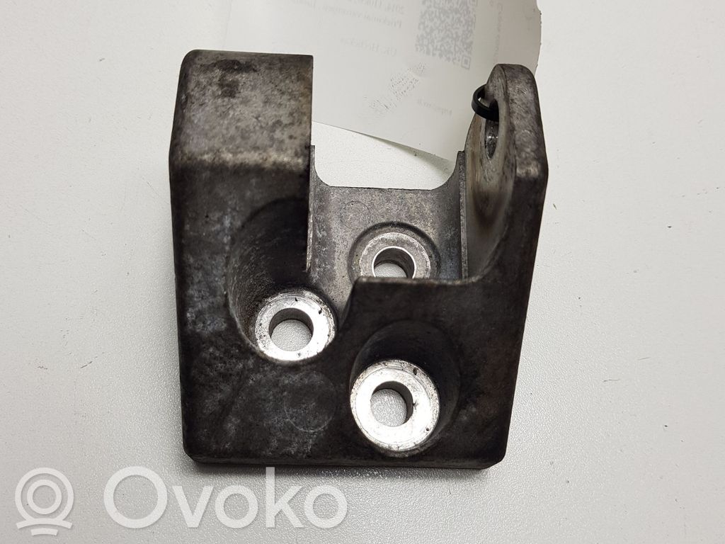 Volvo V40 Cross country Engine mounting bracket 