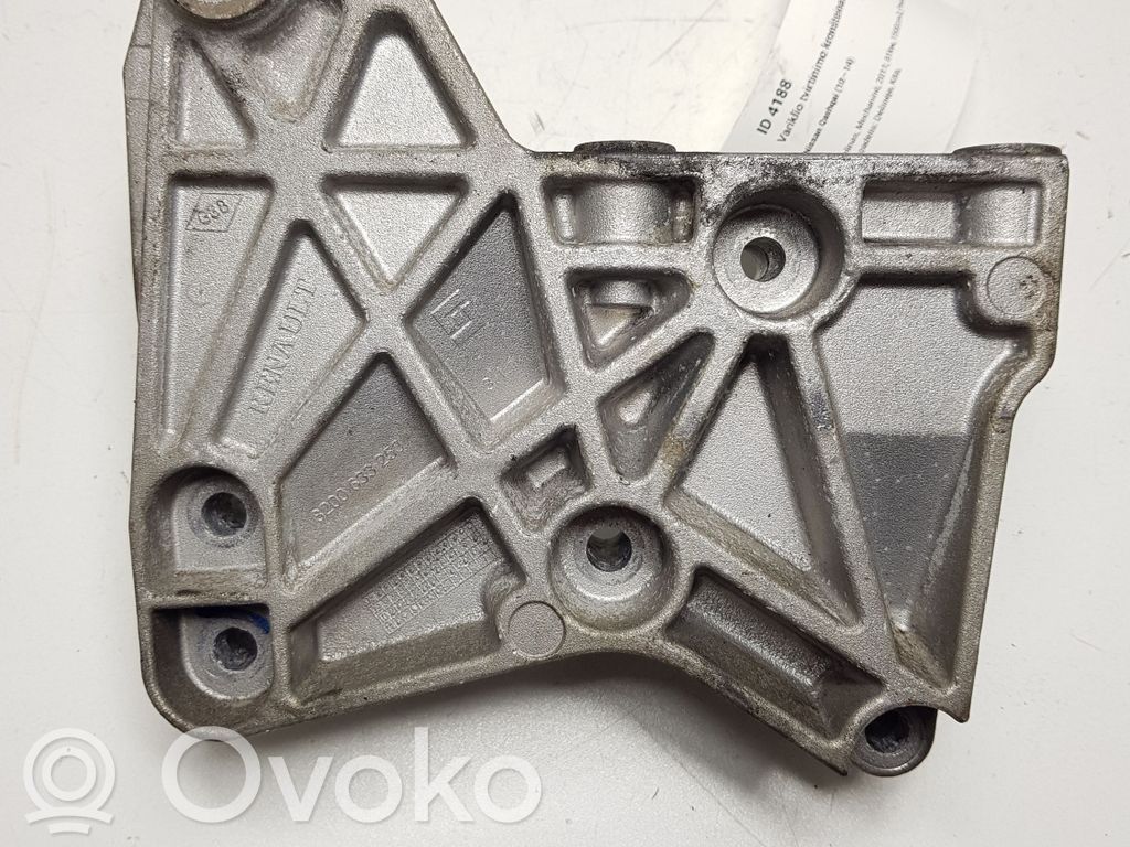 Nissan Qashqai Engine mounting bracket 