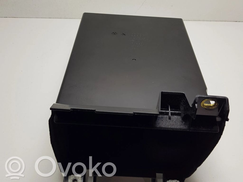 Hansikaslokero   4KL857925