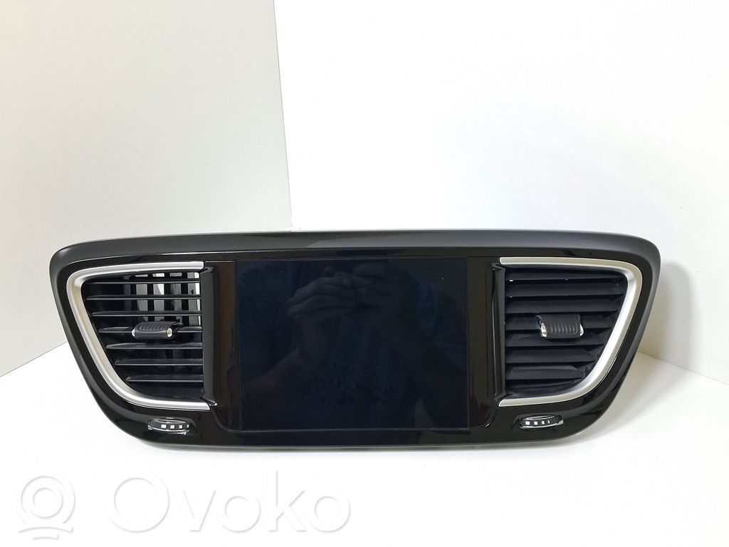 Chrysler Pacifica Screen/display/small screen 