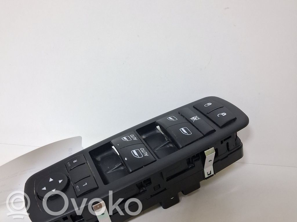 Chrysler Pacifica Electric window control switch 