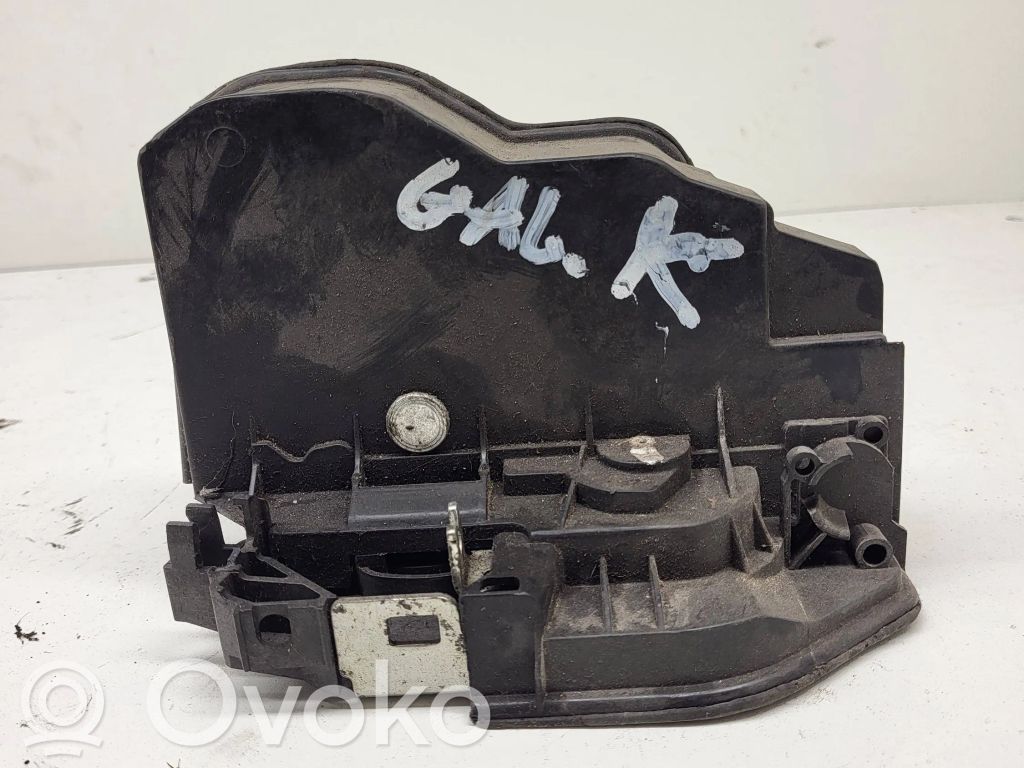 Rear door lock   7167069
