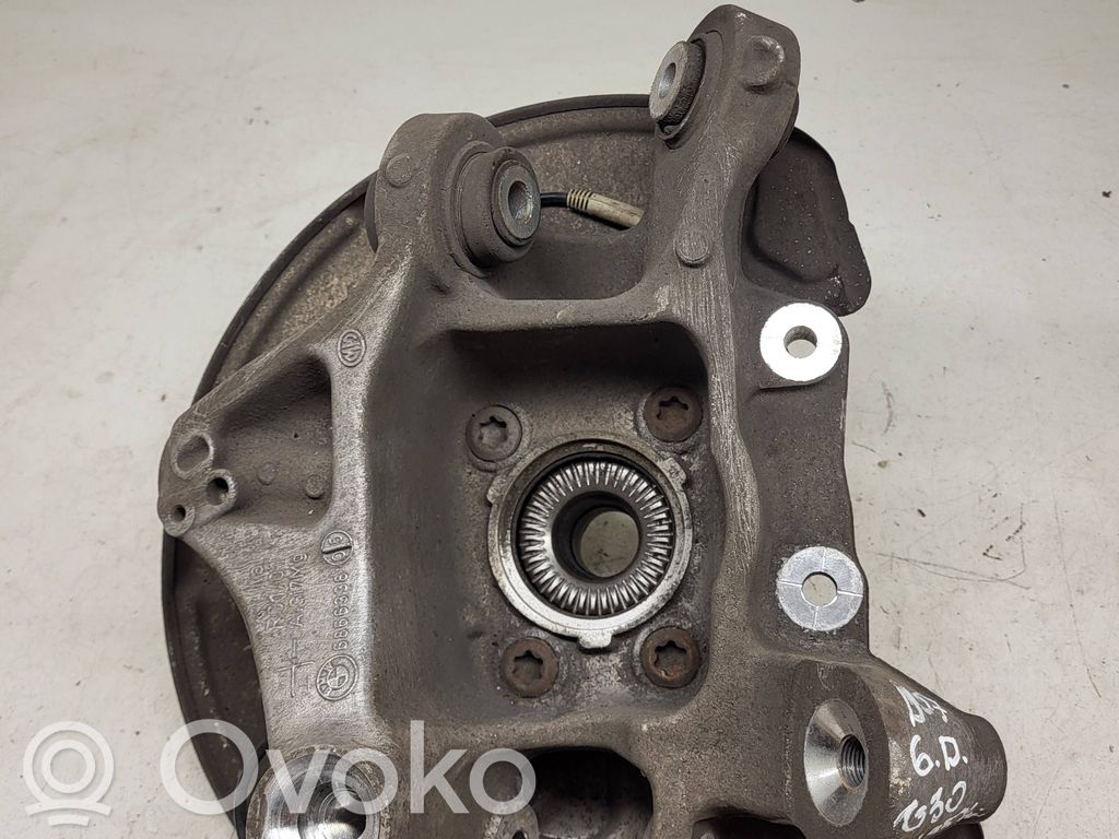 BMW 5 G30 G31 G38 Taka-akselin pyöräntuenta 