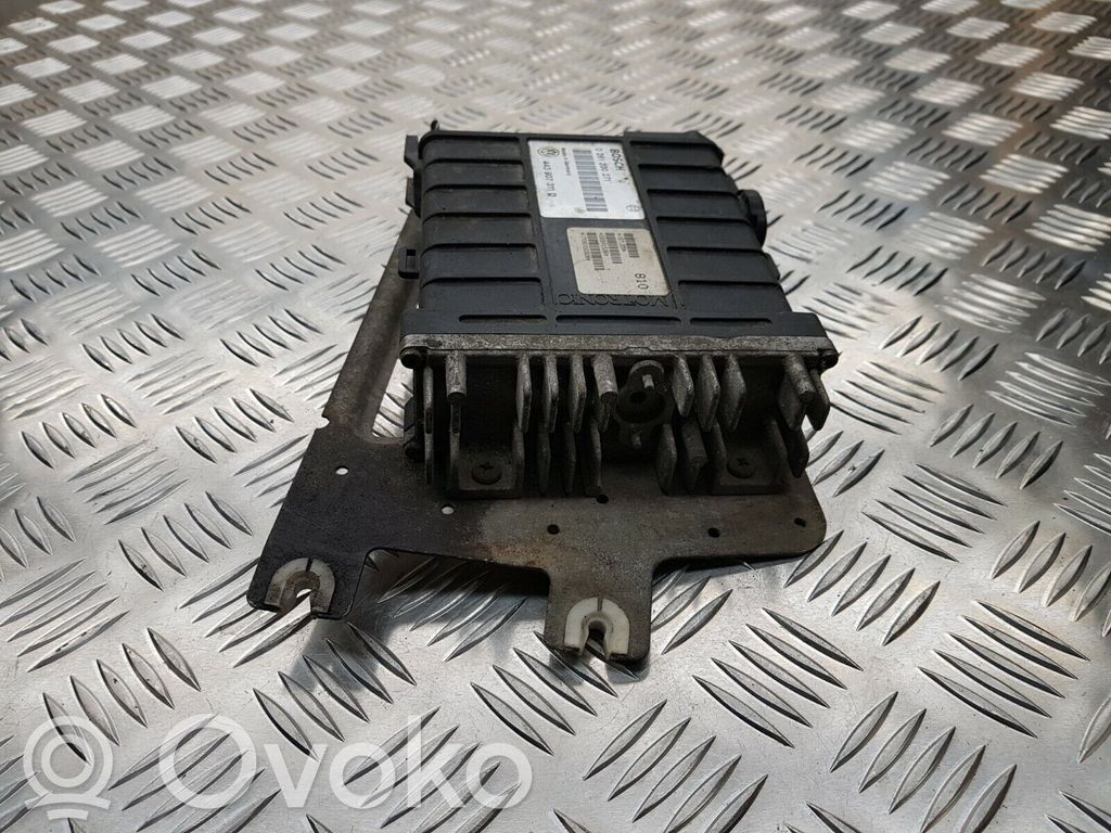Engine control unit/module   443907311D,0261200271