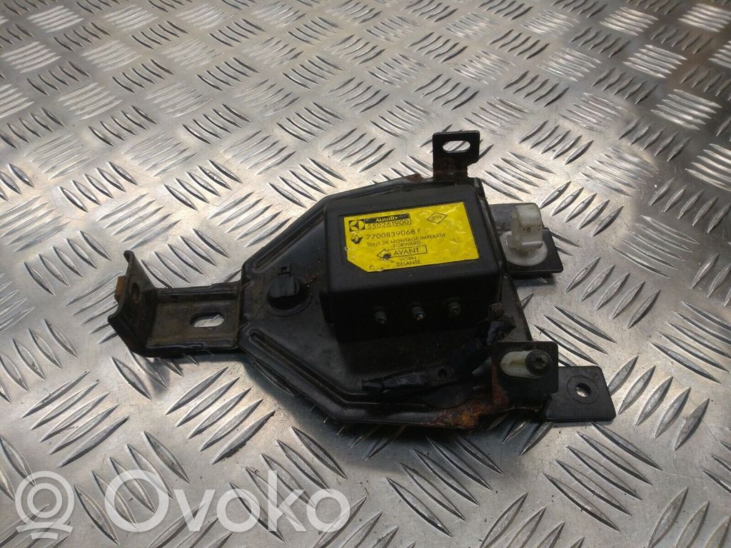 Renault Clio I Oro pagalvių valdymo blokas 