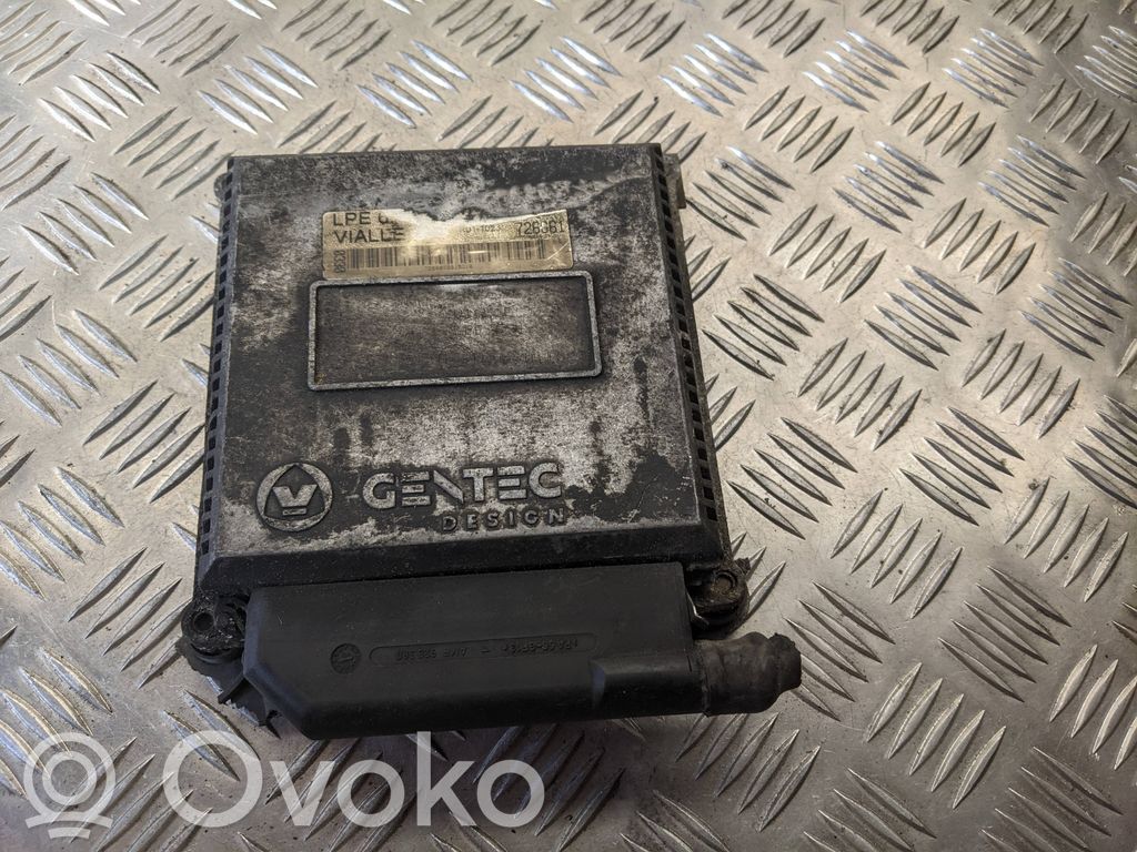 Volkswagen PASSAT B7 Engine control unit/module 