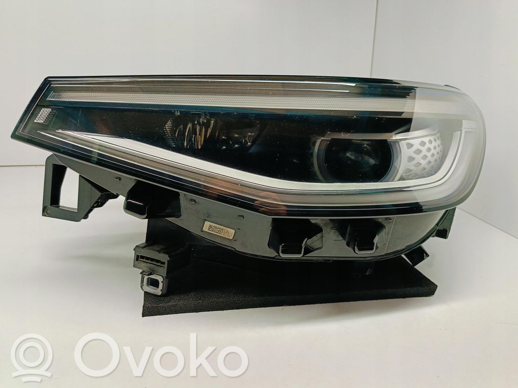 Volkswagen ID.4 Lampa przednia 